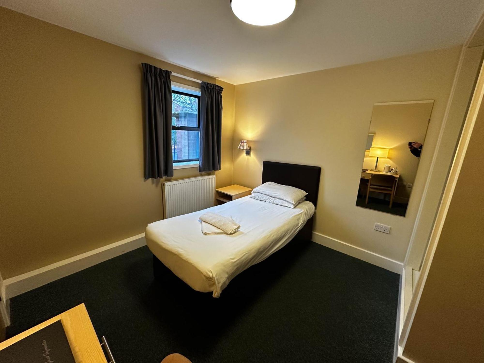 Wilson Carlile Centre Hotel *
